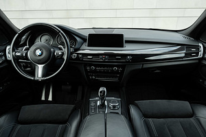 Аренда автомобилей - BMW X5 M-Pakett Xdrive (5 фото из 6)