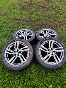 Диски и шины Volvo (2 фото из 3)