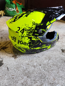 Motokrossi kiiver koos prillidega (3 foto / 4)