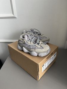Adidas yeezy 500 (1 foto / 4)