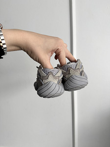 Adidas yeezy 500 (4 foto / 4)