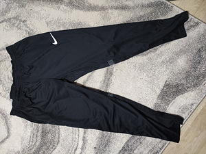 Штаны nike (2 фото из 2)