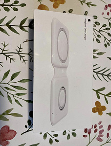 MagSafe Duo Charger (4 foto / 4)