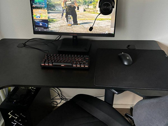 2 kuud kasutatud set. Ryzen 7 5700X. 32 GB. 1TB SSD.RTX 5060