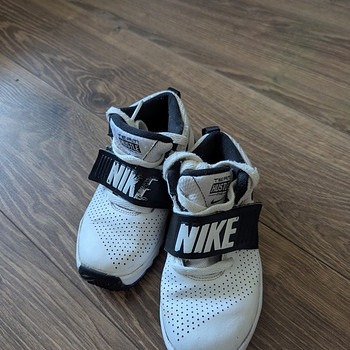 Кроссовки NIKE