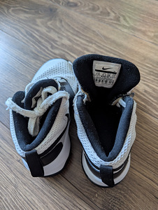 Кроссовки NIKE (2 фото из 4)