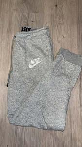 Спортивные штаны Nike (1 фото из 3)