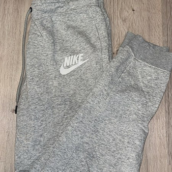 Спортивные штаны Nike