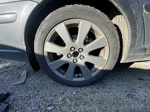TOYOTA AVENSIS 2,4 BENS AUTOMAAT, VARUOSAD (4 foto / 10)