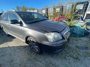 TOYOTA AVENSIS 2,4 BENS AUTOMAAT, VARUOSAD (5 foto / 10)