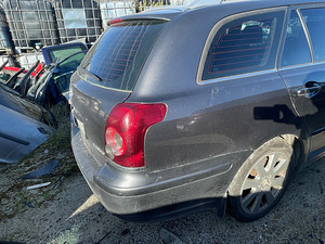TOYOTA AVENSIS 2,4 BENS AUTOMAAT, VARUOSAD (6 foto / 10)