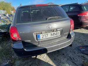 TOYOTA AVENSIS 2,4 BENS AUTOMAAT, VARUOSAD (7 foto / 10)