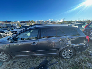 TOYOTA AVENSIS 2,4 BENS AUTOMAAT, VARUOSAD (8 foto / 10)