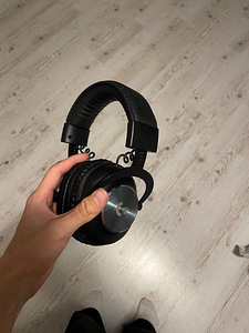 Продам наушники Logitech беспроводные (2 фото из 2)