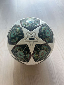 Adidas Finale Munich UEFA Champions League 2024/2025 match b (1 foto / 2)