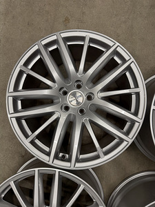 19" оригинальные диски Maserati 5x114,3 (как новые) (4 фото из 10)