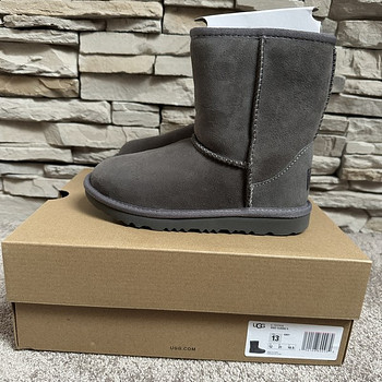 Müüa uued laste UGG Classic II talvesaapad s.31