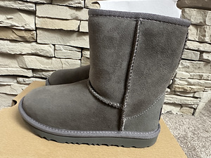 Продаются новые детские зимние сапоги UGG Classic II р.31 (2 фото из 9)