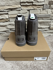Продаются новые детские зимние сапоги UGG Classic II р.31 (4 фото из 9)