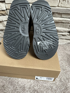 Продаются новые детские зимние сапоги UGG Classic II р.31 (6 фото из 9)