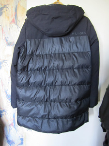 Tommy Hilfiger S-M. Пуховик .Оригинал. (2 фото из 2)