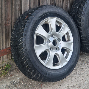 Mazda originaalveljed Goodyear M+S talverehvidega 195/65r15 (2 foto / 7)