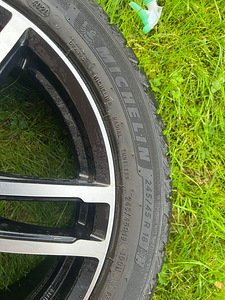 18-дюймовые литые диски (реплика) + шины Michelin 245/45 R18 (4 фото из 5)