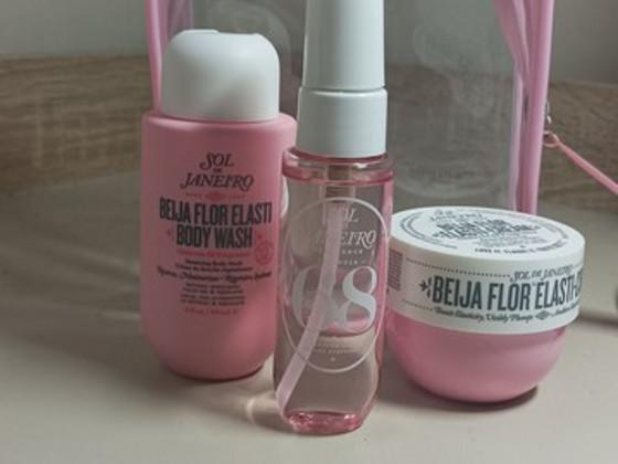 Sol De Janeiro travel Beija Flor set