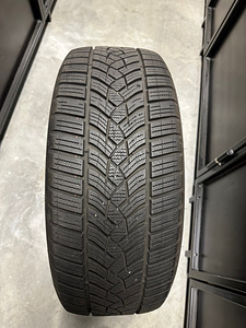 Оригинальные диски BMW Style 851 + зимние шины Goodyear (3 фото из 3)