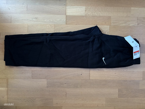 Новые спортивные штаны Nike, с бирками, хорошая цена