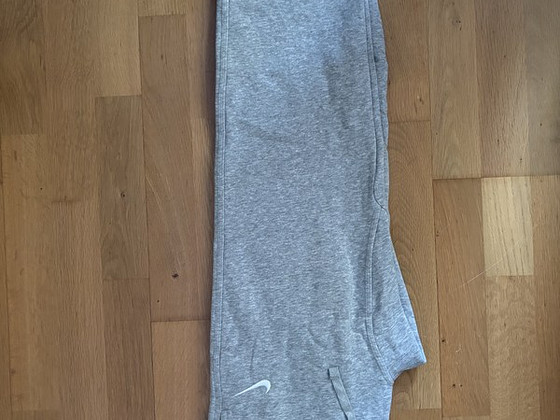 Серые спортивные штаны Nike, с бирками, совершенно новые