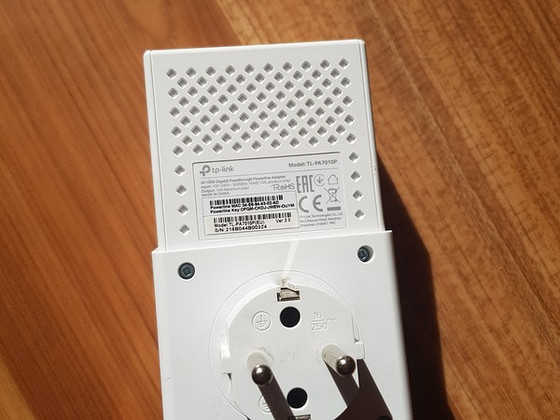 Poweline adapter