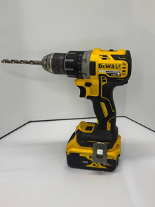 Dewalt аккумуляторная дрель DCD791 + аккумулятор 5Ah (1 фото из 2)