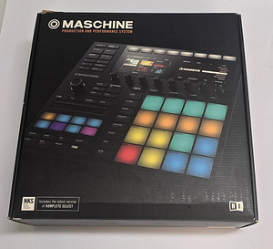 Аппаратно-программный контроллер Maschine Mk3 + Коробка (1 фото из 7)