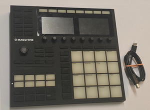 Аппаратно-программный контроллер Maschine Mk3 + Коробка (2 фото из 7)
