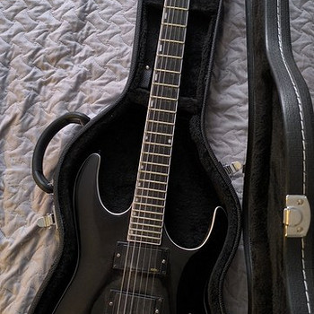Elektrikitarr Edwards.