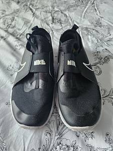 Nike кроссовки 36.5 (1 фото из 4)