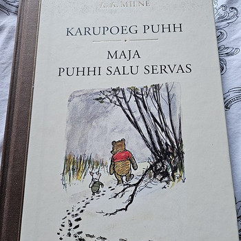 Raamat A.A.Milne 'Karupoeg Puhh'