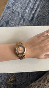 Michael Kors kellad (2 foto / 4)