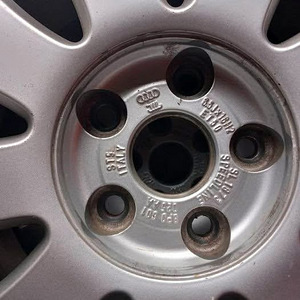 Шипованные шины с дисками 195/65 R15 (2 фото из 4)