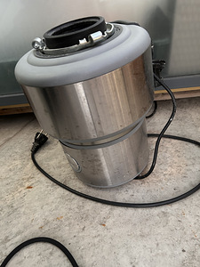 Köögivalamu all olev jäätmepurustaja insinkerator evolution 200 (1 foto / 5)