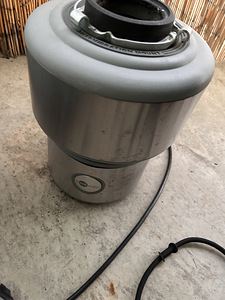 Köögivalamu all olev jäätmepurustaja insinkerator evolution 200 (2 foto / 5)