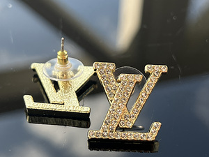 Серьги ysl, Chanel, Valentino, Gucci, LV (2 фото из 10)