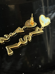 Серьги ysl, Chanel, Valentino, Gucci, LV (3 фото из 10)