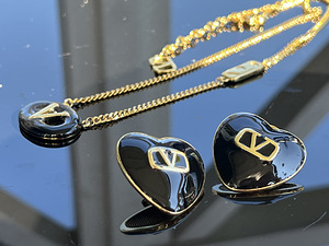Серьги ysl, Chanel, Valentino, Gucci, LV (5 фото из 10)