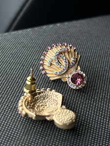 Серьги ysl, Chanel, Valentino, Gucci, LV (9 фото из 10)
