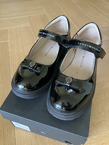 Tommy Hilfiger lakknahast kingad, s 34 (1 foto / 3)