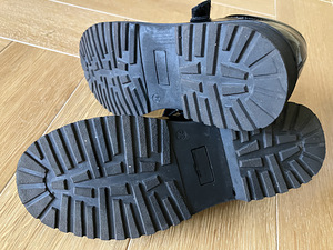 Tommy Hilfiger lakknahast kingad, s 34 (3 foto / 3)