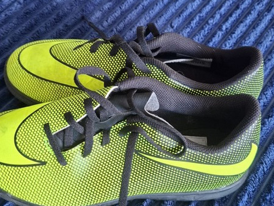 Футбольные кроссовки Nike р.36.5