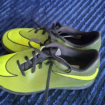 Футбольные кроссовки Nike р.36.5